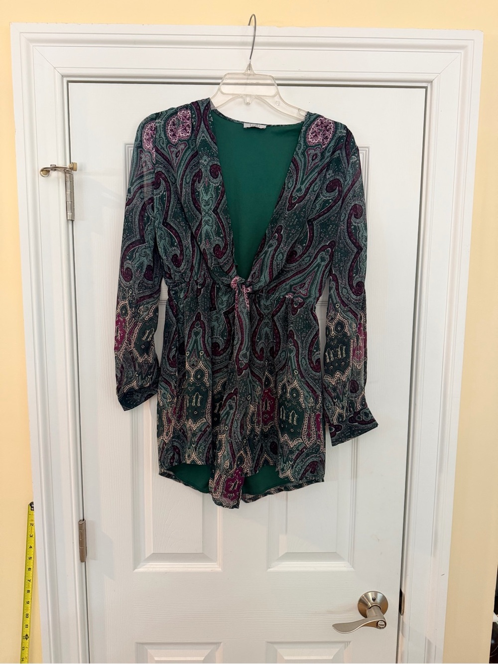 Ladies Size Medium "Tobi" Shirts Short Dress Green Paisley Tie-Front Bodysuit GC